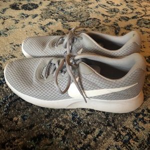 Used Men’s Nike Tanjun sneakers, size 11.5